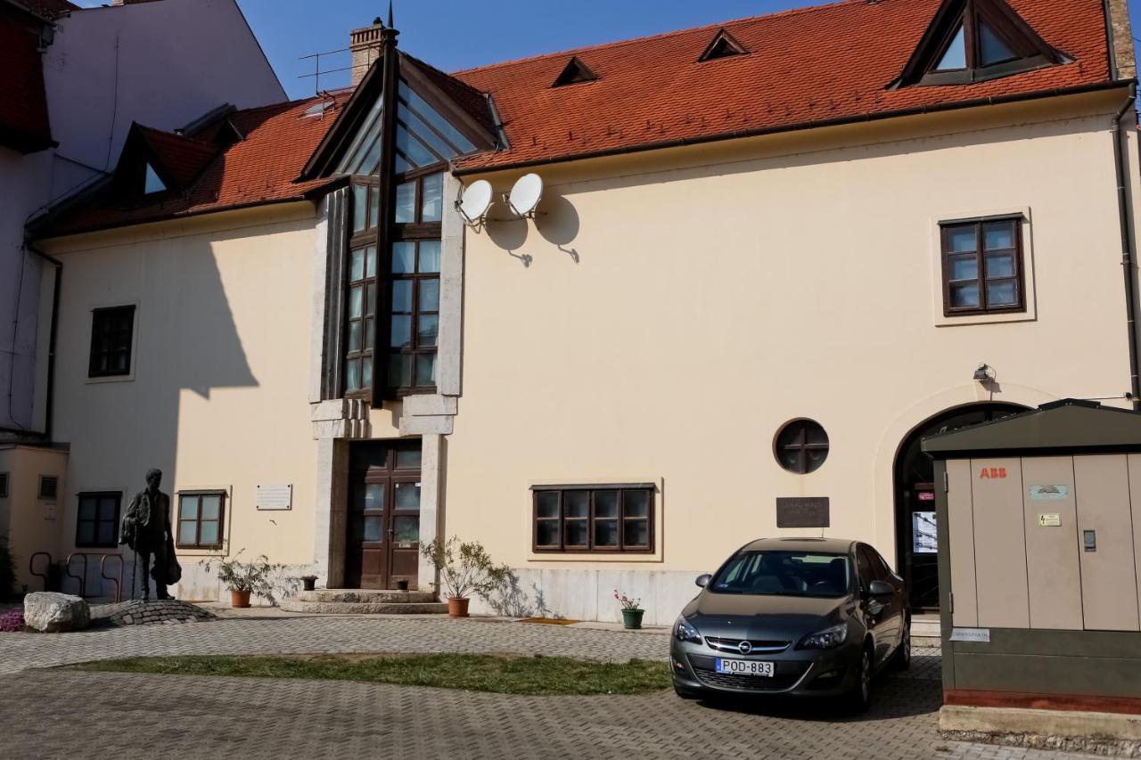 Lenau Haz Bed & Breakfast Pecs Exterior photo